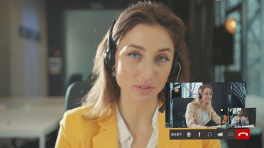 Telesekreter toplantısı. Çevrimiçi Video Grubu sohbet ekibine liderlik eden Güzel Genç Kadın İnternet Koçu İş Yöneticisi Portresi Skype Sanal Konferansı üzerinden Webinar.