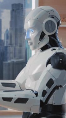 Şık bir robot figürü, canlı bir şehir manzarasına karşı duruyor. Gelişmiş teknolojiyi zarafetle somutlaştırıyor.