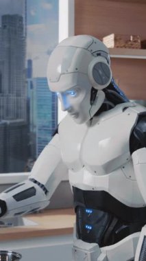 Şık ve modern insansı bir robot, çağdaş kentsel bir ortamda son derece gelişmiş bir teknoloji sergiliyor.
