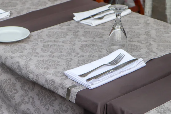 bir açık hava kafede boş masa