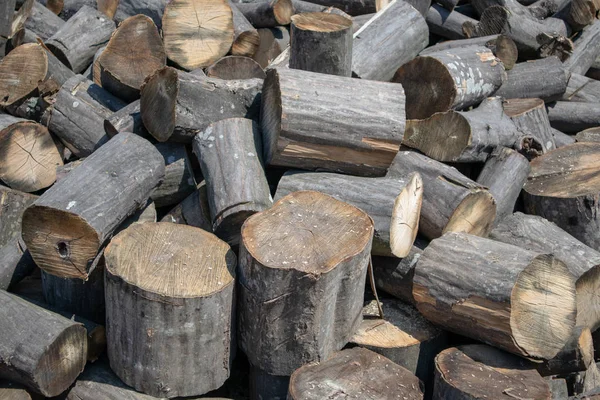 kesmek için ahşap kütükler