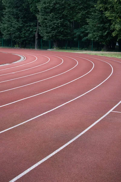 çalışan bir stadyumda bir koşu bandı açmak