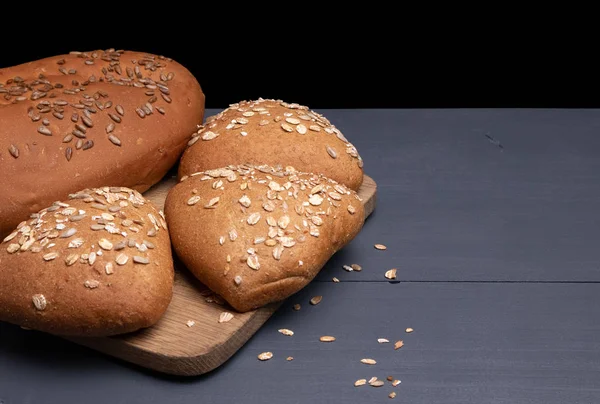 üç çörek ler ve ekmek ile tahta