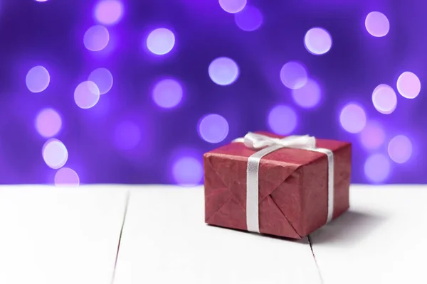 Yeni yıl hediyesi Bokeh arka planda bulanık şenlik havası Noel kartı