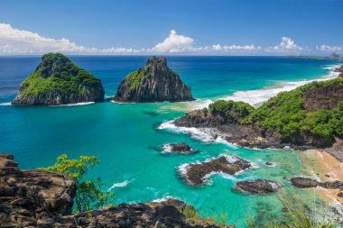 Fernando de Noronha Brezilya Baia dos Porcos panoramik görünümü