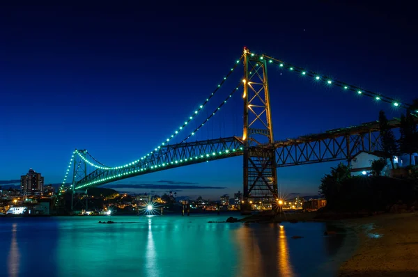 Γέφυρα Hercilio Luz Τραβήχτηκε Νύχτα Στο Florianpolis Βραζιλίας — Φωτογραφία Αρχείου