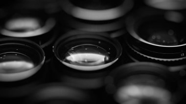 Yansımaları, düşük anahtar görüntü ile yüksek diyafram kamera lensler. Yüksek kaliteli fotoğraf lens yakın fotoğrafı.