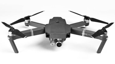 İle DJI indeks işlem Mavic Pro beyaz arka plan üzerinde. 02.12.2018 Rostov-on-Don, Rusya Federasyonu