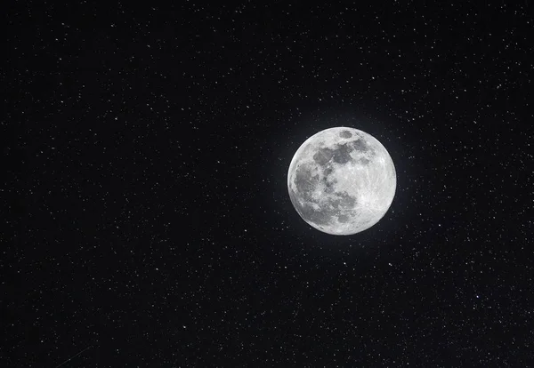 Lua Cheia no céu estrelado — Fotografia de Stock