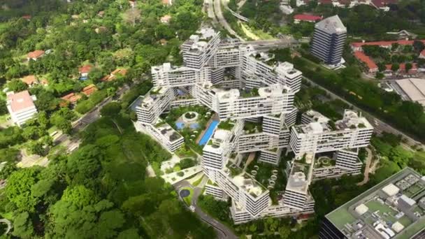 Los apartamentos Interlace en la ciudad de Singapur. Fondo de arquitectura moderna. Vista aérea. un enfoque radicalmente nuevo de la vida contemporánea en el medio ambiente tropical . — Vídeo de stock