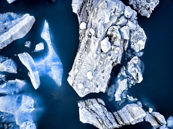 日の出時のアイスランドの氷河ラグーンの航空写真 — ストック写真