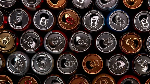 Latas vazias de bebidas de alumínio para reciclagem . — Fotografia de Stock