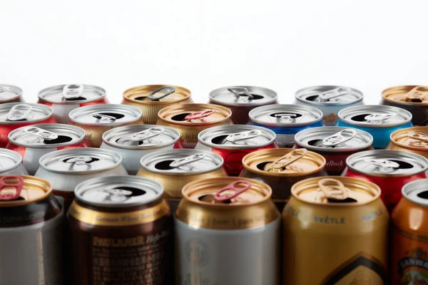 Boîtes de boissons en aluminium vides pour recyclage . — Photo