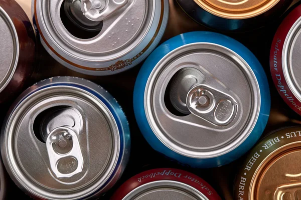 Empty aluminium drinks cans for recycling. — Stock Photo, Image