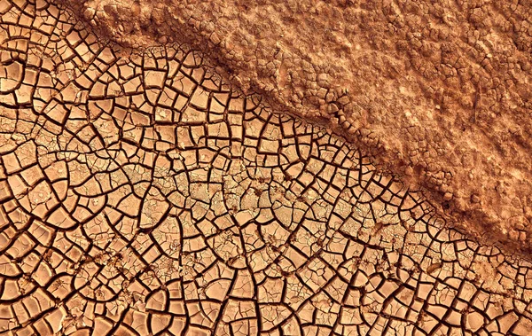 Vista aérea del desierto. hermosas grietas en el suelo . — Foto de Stock