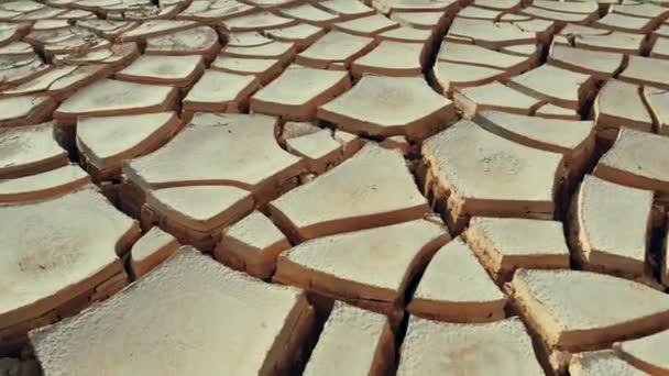 Woestijn Luchtfoto Van Een Prachtige Scheuren Grond Textuur Diepe Scheur — Stockvideo