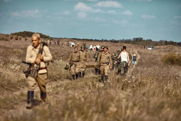 Soldados del Ejército Rojo. Reconstrucción histórica militar — Foto de Stock