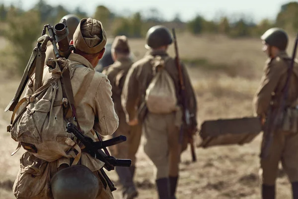 Soldados del Ejército Rojo. Reconstrucción histórica militar — Foto de Stock