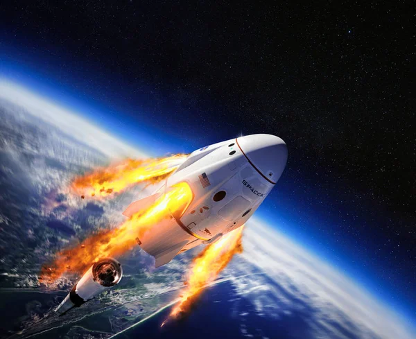Załoga Smoka Statku Kosmicznego Prywatnej Amerykańskiej Firmy Spacex Kosmosie Smok — Zdjęcie stockowe