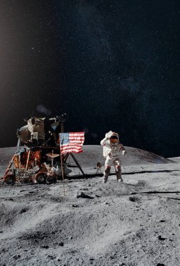Ay 'daki adam. Astronot Ay 'a iniş görevinde. Bu görüntünün elementleri NASA tarafından desteklenmektedir.