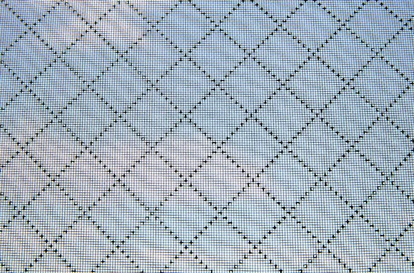 Camda örgü var, toz önleyici. Modern sise, toza ve alerjiye karşı koruma.