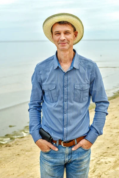 Happy Man Walking Sea — Stock Photo, Image