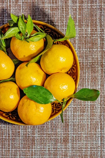 Tangerines Jeruk Tangerines Clementines Citrus Dengan Daun Piring Keramik — Stok Foto