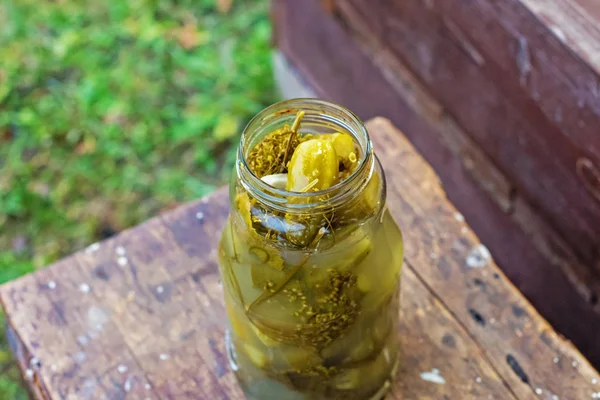 Ingeblikte Zelfgemaakte Augurken Komkommers Een Glazen Pot — Stockfoto