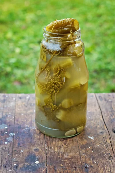 Ingeblikte Zelfgemaakte Augurken Komkommers Een Glazen Pot — Stockfoto