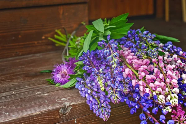 Bouquet Beaux Lupins Colorés Sur Fond Bois Dans Une Maison — Photo