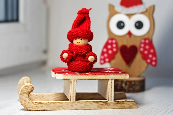 Cartão Natal Com Trenó Brinquedo Papai Noel Uma Coruja Natal — Fotografia de Stock