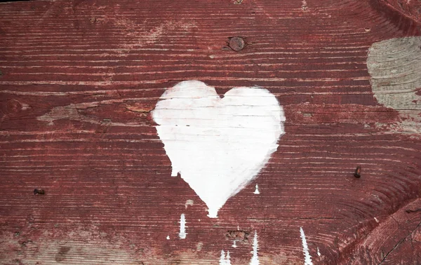 Любовное сердце на деревянном фактурном фоне, концепция Дня валентинки — стоковое фото