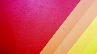 Duvar kırmızı, pembe, turuncu, çapraz çizgilerle sarı renkte boyanmıştır. Kopya alanı ile metin ve mesaj için renkli arka plan.