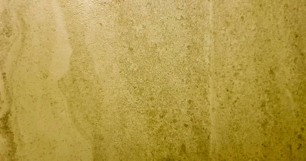 Gouden achtergrond of textuur en gradiënt schaduw. muur en vloer goud geel mozaïek tegels textuur achtergrond. Metalen textuur achtergrond in goud. Panorama gouden textuur — Stockfoto