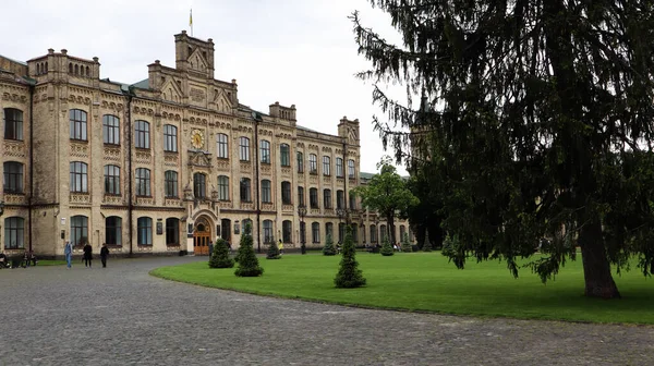 Ukrayna, Kiev - 2 Haziran 2020. Yazın Kiev Politeknik Enstitüsü. Ukrayna Ulusal Teknik Üniversitesi Görünümü
