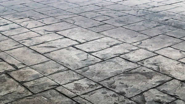 床にコンクリートや石畳の灰色の舗装スラブや石 市内での舗装 大きな灰色の舗装タイルを閉じる — ストック写真
