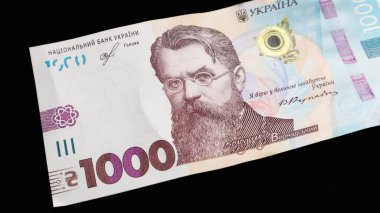 1000 hryvniada bir kağıt not. Vladimir Ivanovich Vernadsky 'nin Ukrayna banknotundaki 1000 hryvniaya portresi. Ukrayna parası.