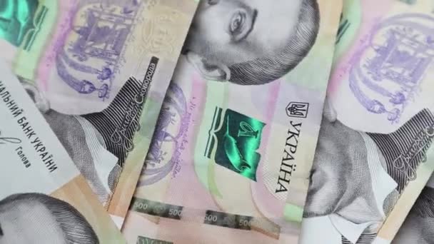Die Banknote Von 1000 Hrywnja Fällt Auf Die Aufgelegten Banknoten — Stockvideo
