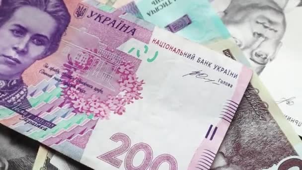 Wiele Banknotów Nominałach 1000 500 200 Hrywien Rozłożonych Jest Stole — Wideo stockowe