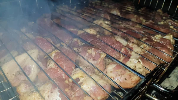 Processo Cottura Shish Kebab Sulla Griglia Carne Succosa Fragrante Langue — Foto Stock