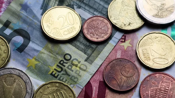 Європейські Банкноти Монети Фон Розстріляний Євровалюту Монети Складені Поверх Один — стокове фото
