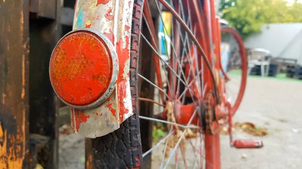 Retro Oldtimer Rotes Fahrrad Aus Nächster Nähe Ein Altes Charmantes — Stockfoto