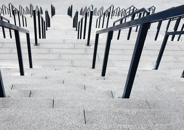 Externe Mehrstufige Steintreppe Gibt Viele Treppen Und Geländer Aus Metall — Stockfoto