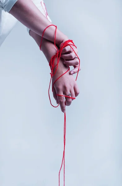 Güzellik, kozmetik ve makyaj. Sihirli gözler parlak yaratıcı makyaj ile bakmak. Güzel kadın makro çekim glitter ile mükemmel sanat makyaj yüz. Closeup. Vücut sanatı