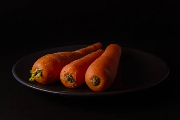 Fresh Natural Carrots Black Plate Black Background — Stock Photo, Image