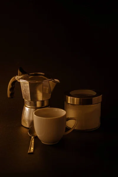 Tasse Kaffee Mit Mokka Traditionelle Italienische Kaffeemaschine Und Zuckerdose — Stockfoto