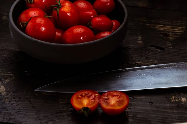 Ainda Vida Com Tomates Vermelhos Verdes Amarelos Frescos Recém Colhidos — Fotografia de Stock