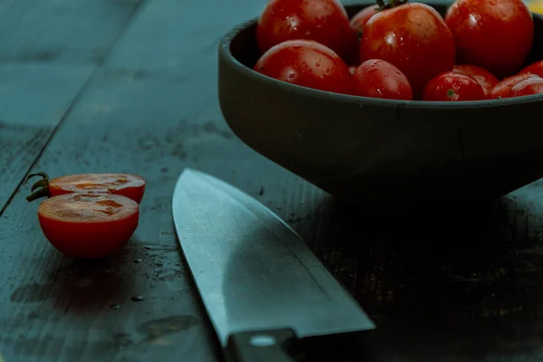 Ainda Vida Com Tomates Vermelhos Verdes Amarelos Frescos Recém Colhidos — Fotografia de Stock