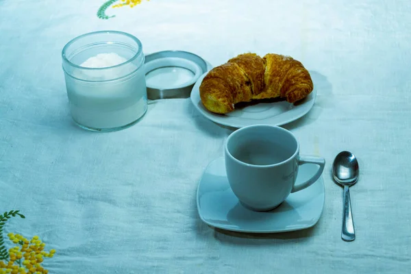 Still Life Cup Coffee Chocolate Cake White Tablecloth — Stock Photo, Image