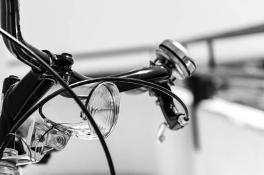 Bisikleti detaylarıyla kapat, siyah beyaz fotoğraf